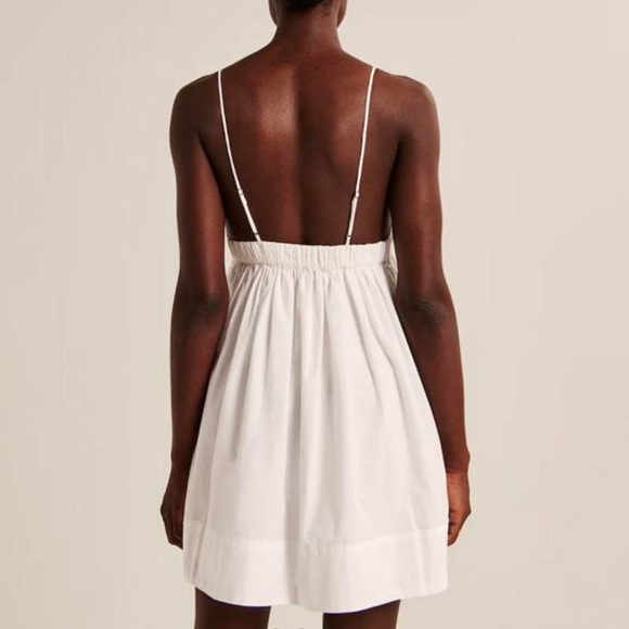 💛 Bundle- $20 Abercrombie & Fitch White Chemise with V-Neckline - Picture 2 of 4